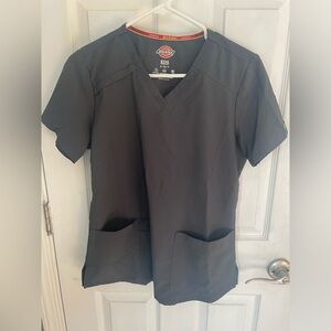 Dickies women’s small scrub top
